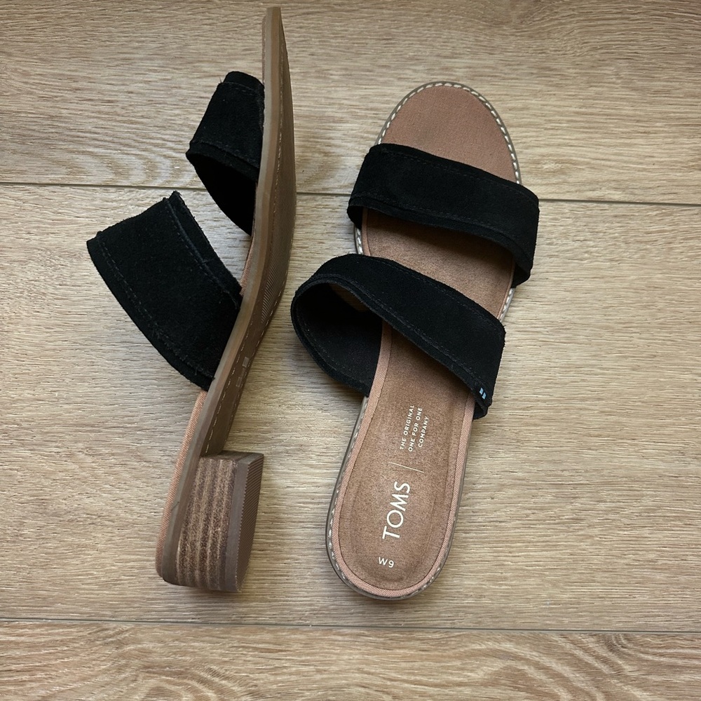 TOMS Women's Black Double Strap Sandals - Picture 4 of 5